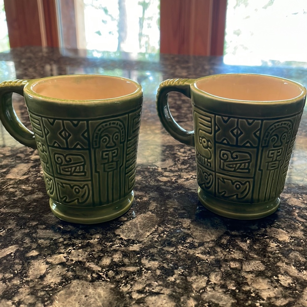Vintage Mayan Design mugs; set of‎ 2